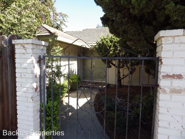 Foto del edificio - 22500 Portola Dr