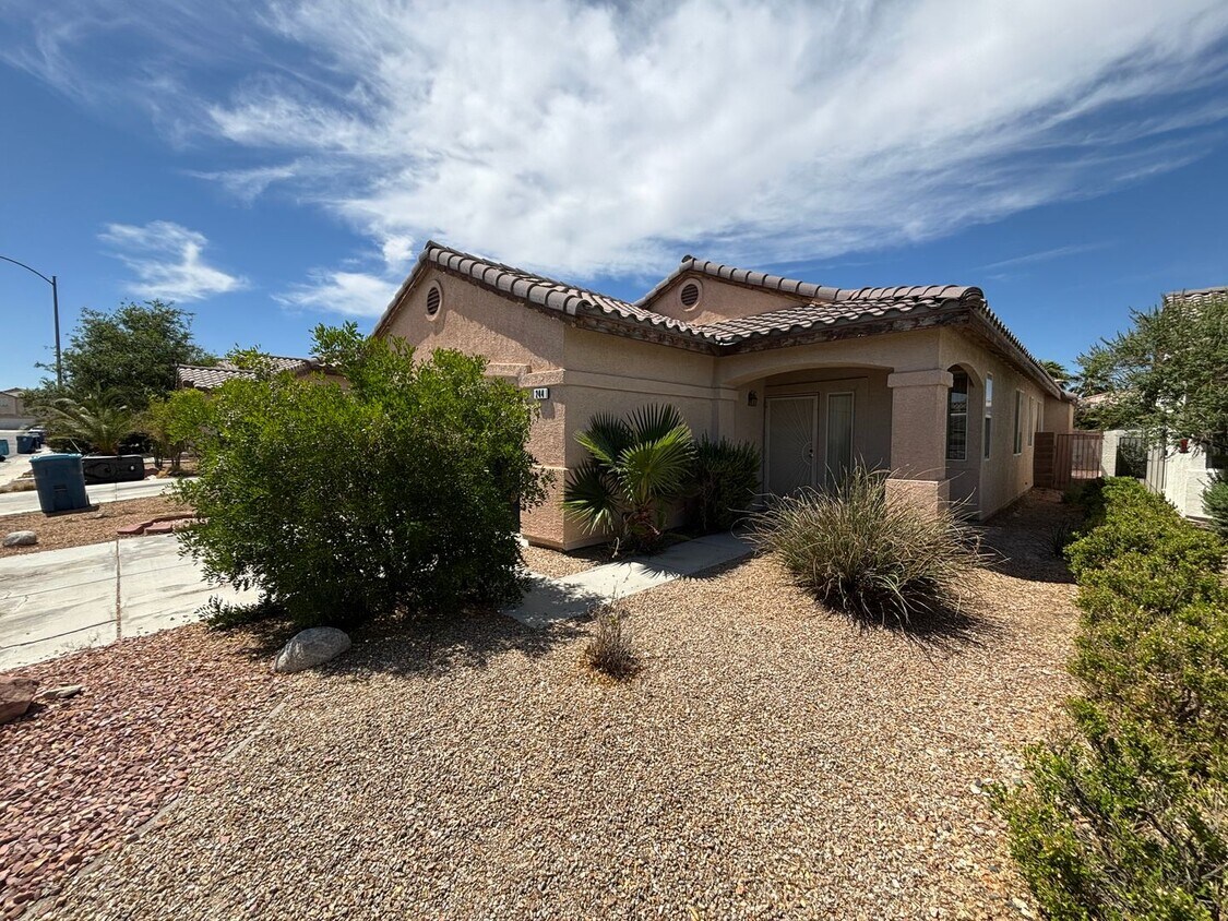 Foto principal - Beautiful 3Bed/2Bath Single Story Home loc...