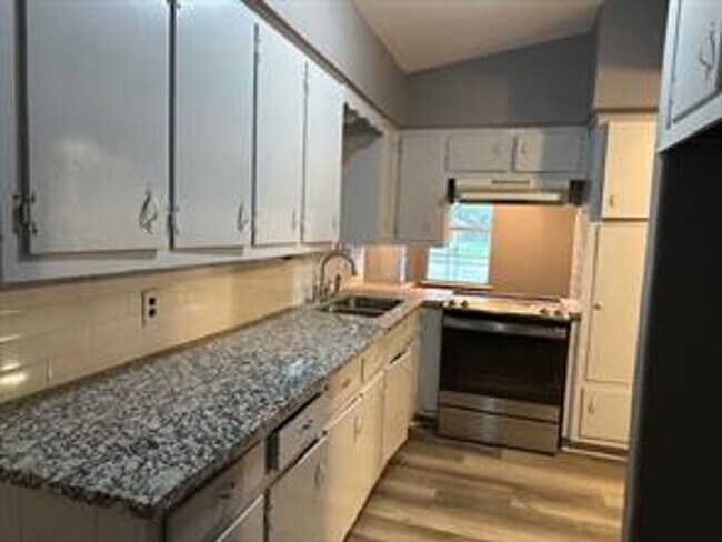 Foto del edificio - Walnut St Duplex