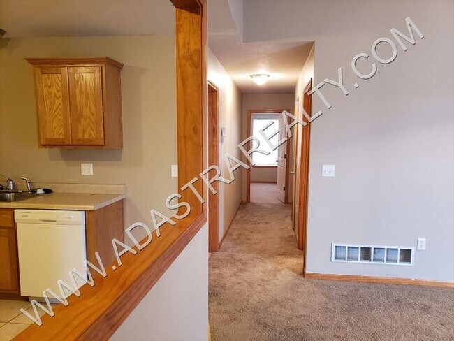 Foto del edificio - Beautiful Ranch Duplex in Edgerton-Coming SOON!!