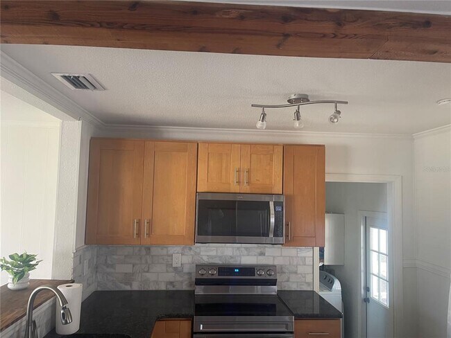 Foto del edificio - 6217 S Foster Ave