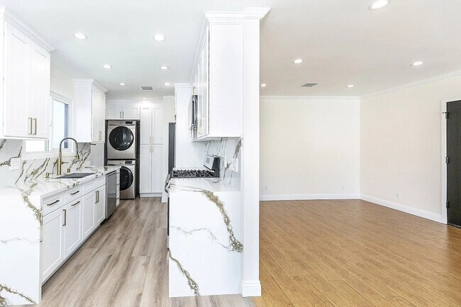 Foto del edificio - 826 Highland Ave