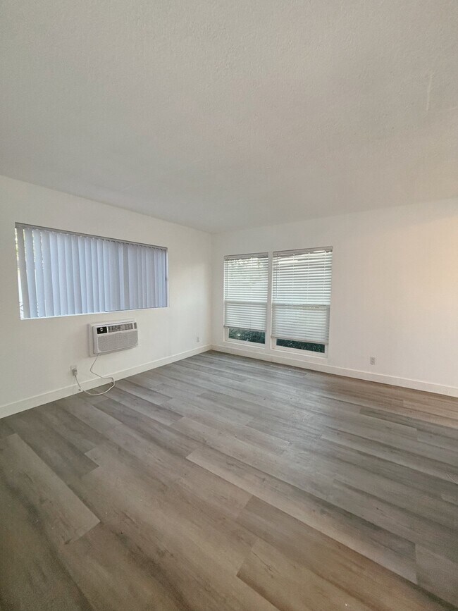 Foto del edificio - 6512 Pickering Ave