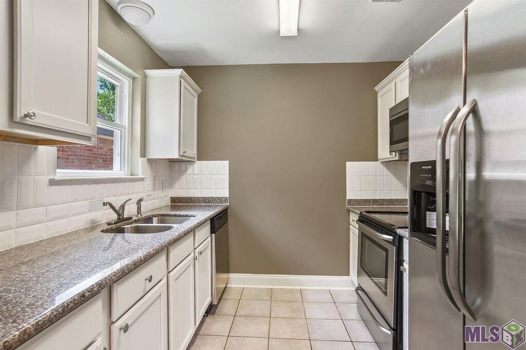 Foto del edificio - 17457 Deer Lake Ave