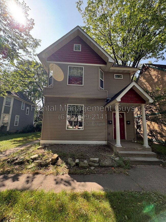 Building Photo - 1810 10th Ave S