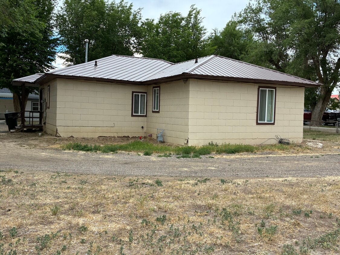 Building Photo - 135 S Grand Ave