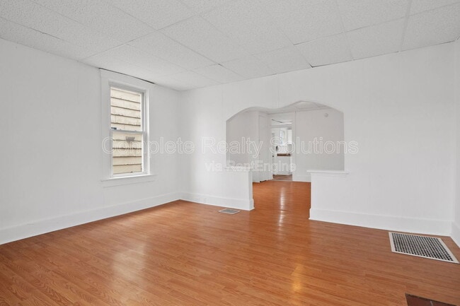 Building Photo - 2913 California Ave