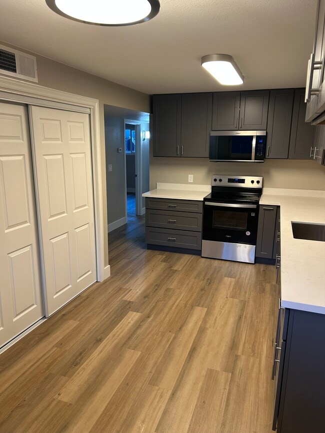 Photo - 323 S Pioneer House