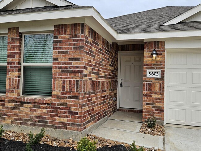 Building Photo - 9602 Atwood Lake Dr