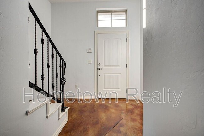 Building Photo - 459 S Fretz Ave