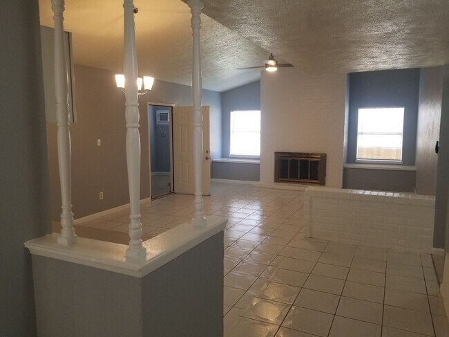 Foto del edificio - 8806 Trailridge Forest Dr