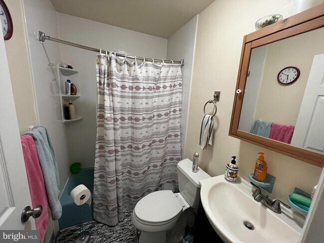 Building Photo - 890 Belfry Dr