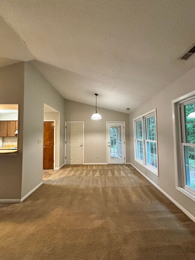 Foto del edificio - 255 Bayberry Ct