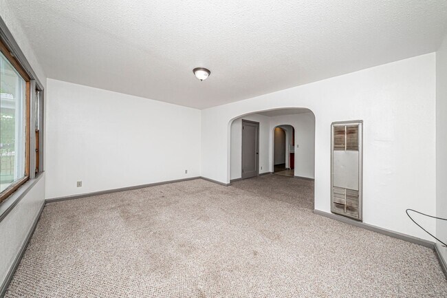 Foto del edificio - 411 W 5th St