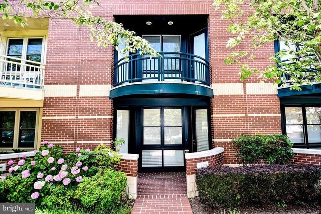 Building Photo - 1628 N Rhodes St