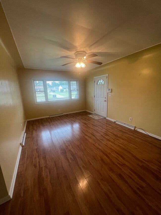 Foto del edificio - 5350 Pinecrest Ave