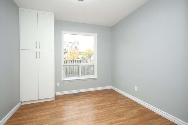 Building Photo - 126 Dusay Pl