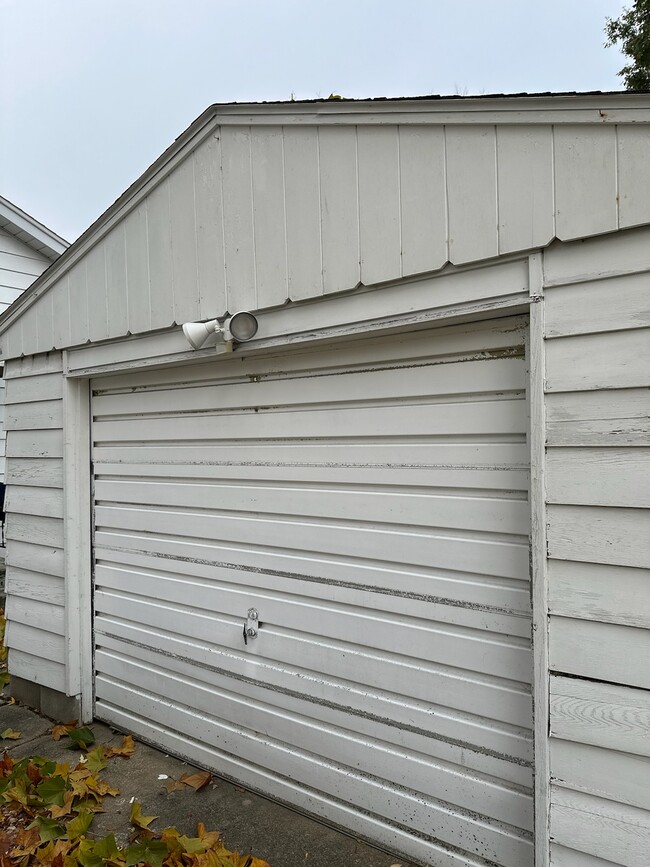 Garage - 1511 Sycamore St