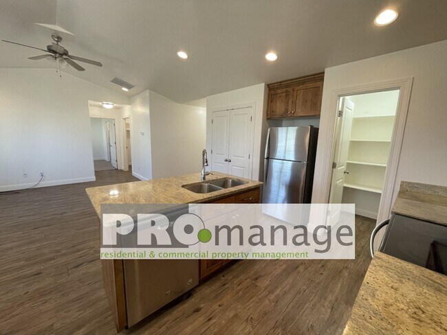 Foto del edificio - 3 Bed, 2 Bath Town Home w/ 2 Car Garage - Idaho Falls