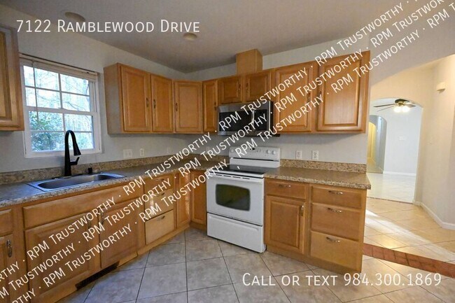 Foto del edificio - 7122 Ramblewood Dr