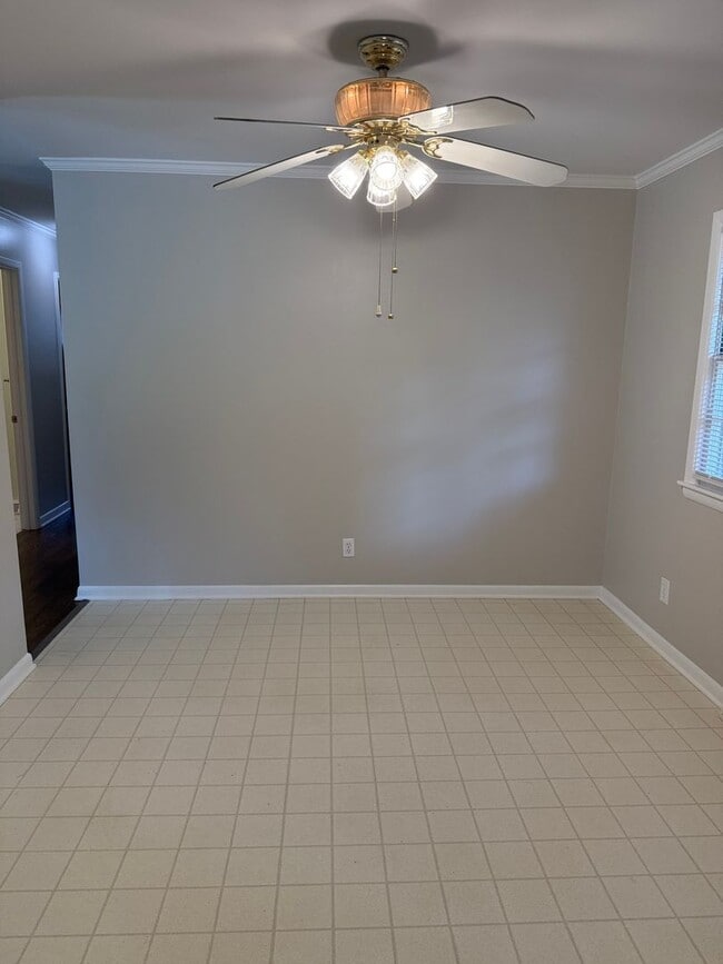 Building Photo - 3 Bedroom Ranch Convenient to Battleground...