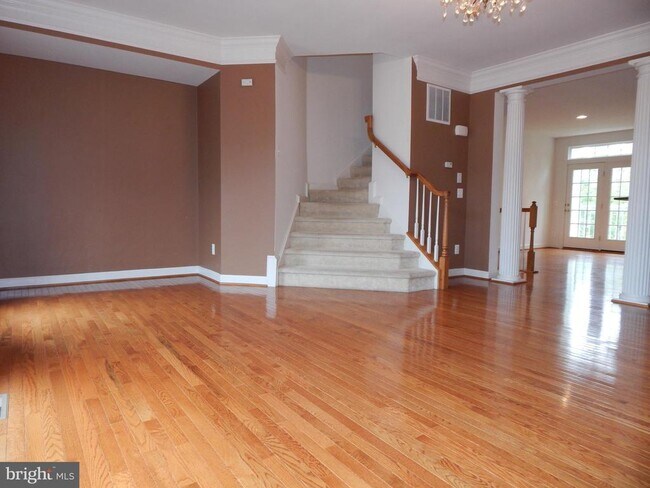 Building Photo - 1046 Hotchkiss Pl