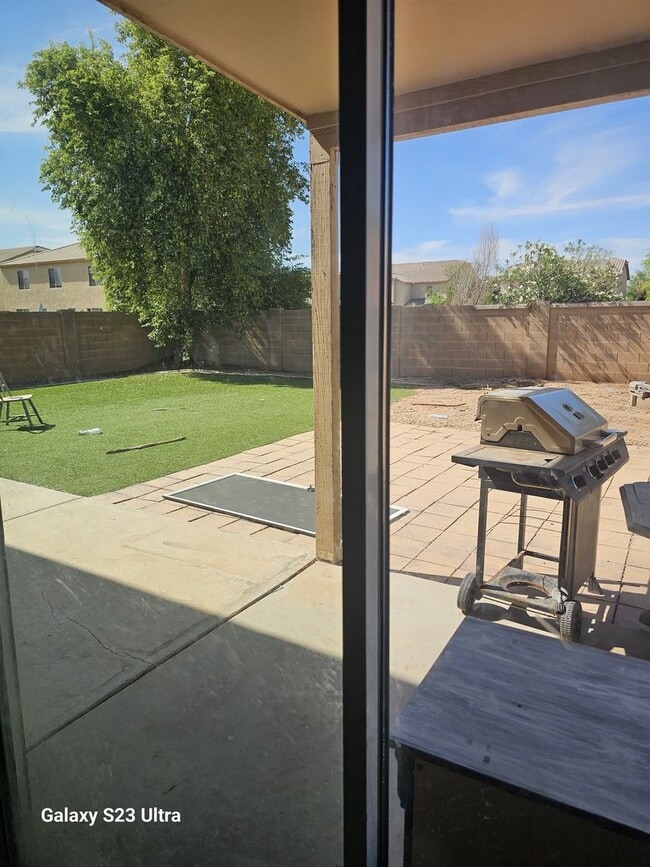 Foto del edificio - FREE RENT INTERESTED?  5 bedroom 2.5 bath ...