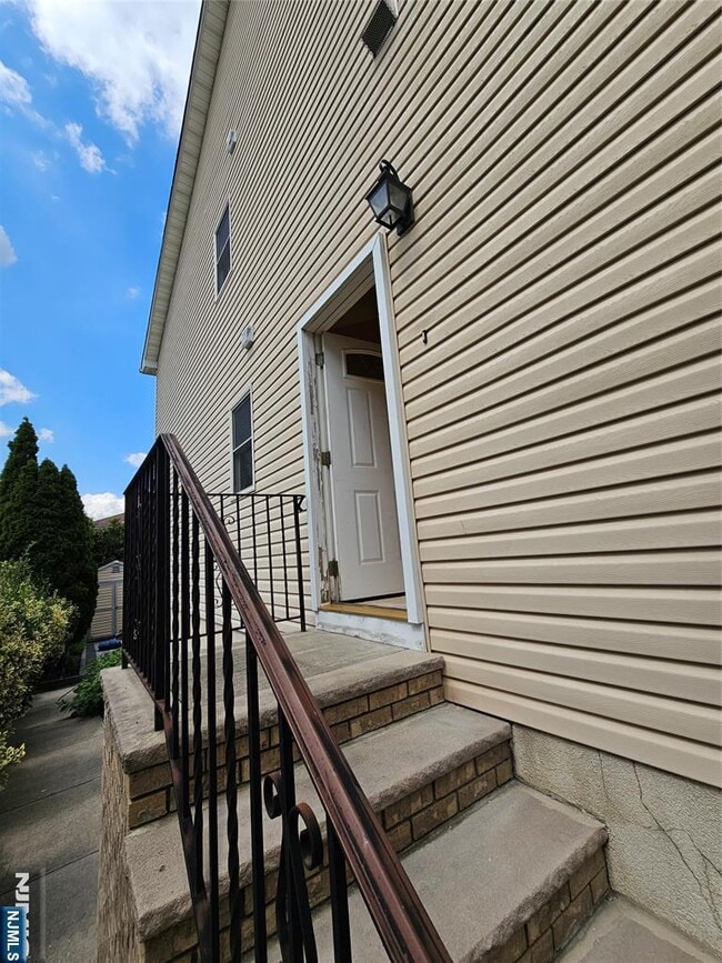 Building Photo - 366 2nd