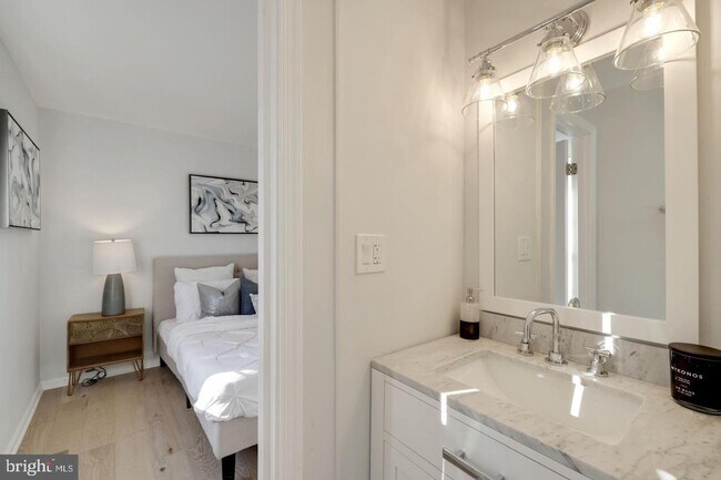 Foto del edificio - 4940 Bradley Blvd