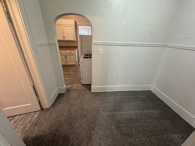 Foto del edificio - 422 S Glenn St