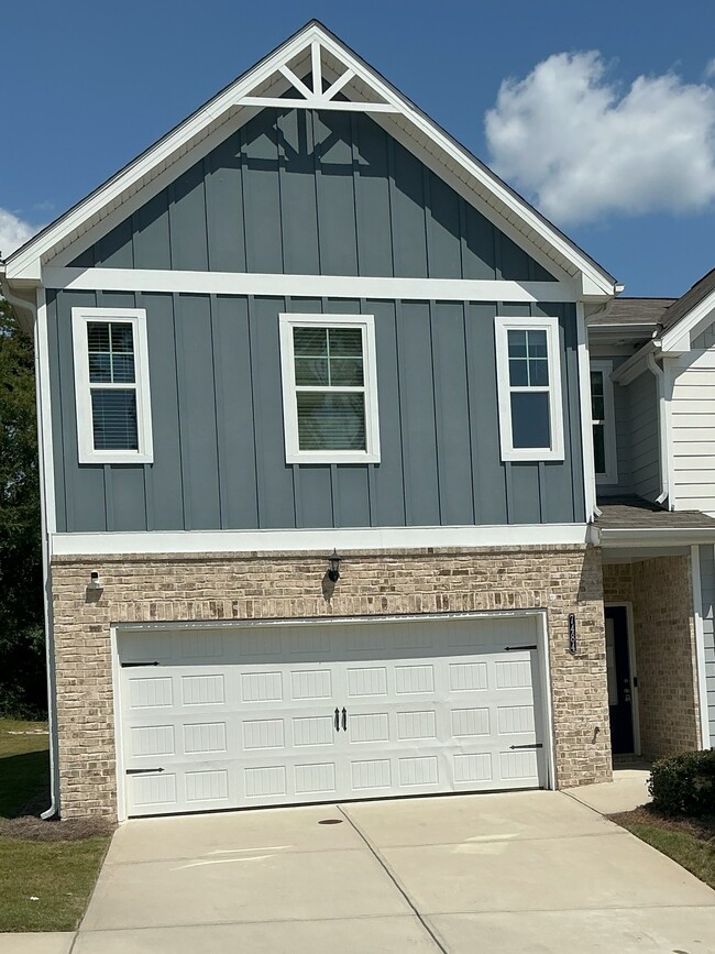 Building Photo - 7484 Knoll Hollow Rd