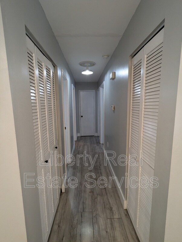 Foto del edificio - 600 Thornwood Way