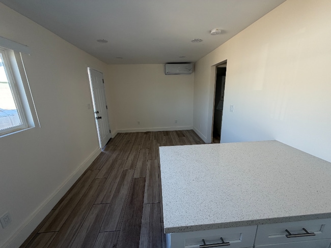 Foto del edificio - 1533 Monterey Pine Dr