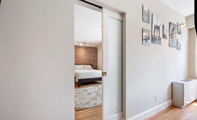 Foto del edificio - 3901 Cathedral Ave NW