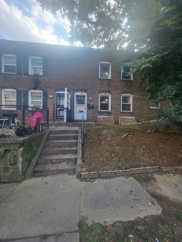 Primary Photo - 613 Baltic Ave