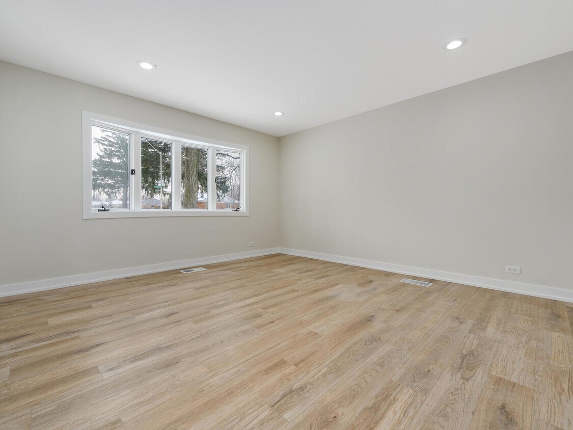 Primary Photo - 173 E Dennis Rd