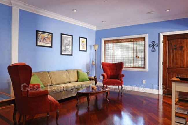 Foto del edificio - 4641 W 162nd St