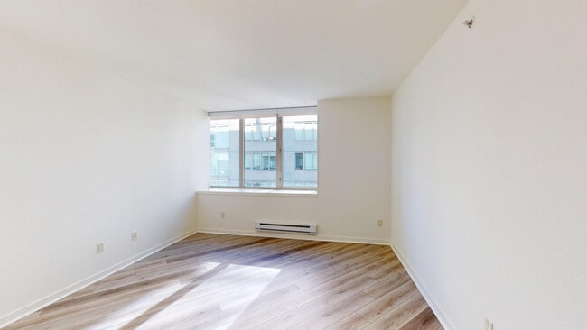 Interior Photo - 388 Beale