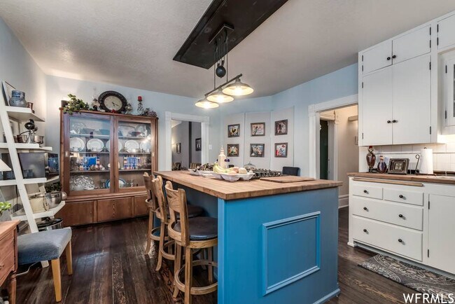 kitchen - 629 E 200 S