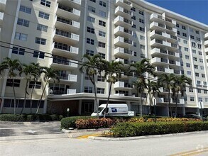 Building Photo - 401 Golden Isles Dr