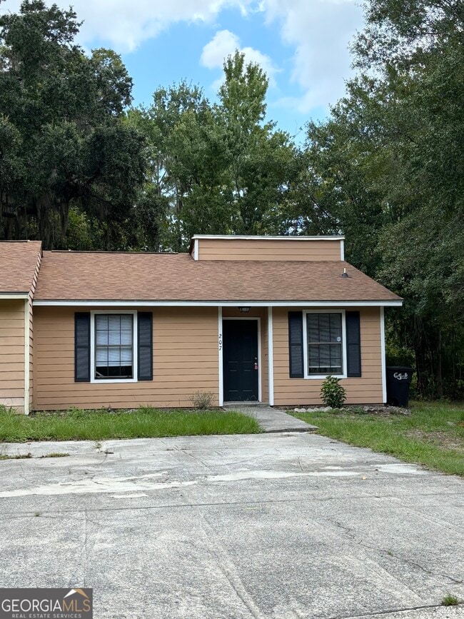 Building Photo - 207 Admiral's Walk Dr