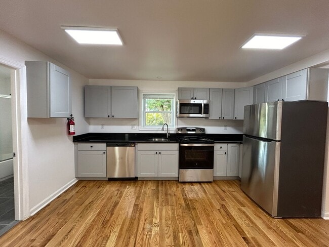 Building Photo - Beautifully Renovated 4-Bedroom Home for Rent in Neptune, NJ