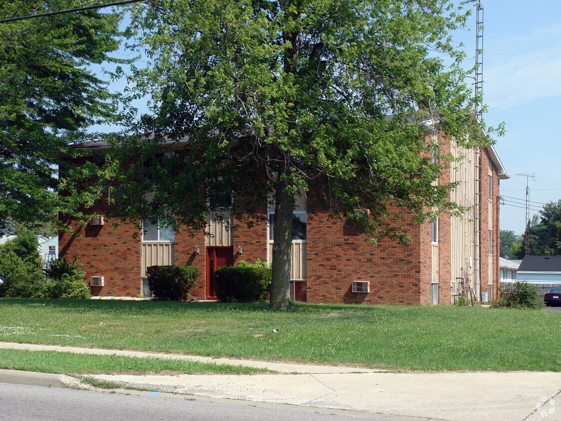 Primary Photo - 748 W Alexis Rd