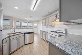 Building Photo - 16710 Cheshire Pl Dr