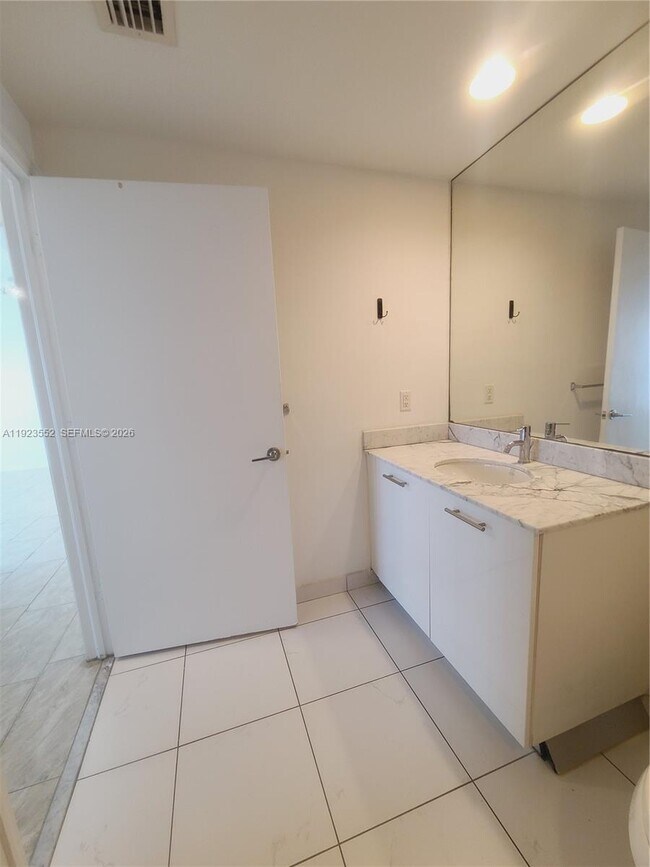 Building Photo - 500 Brickell Ave