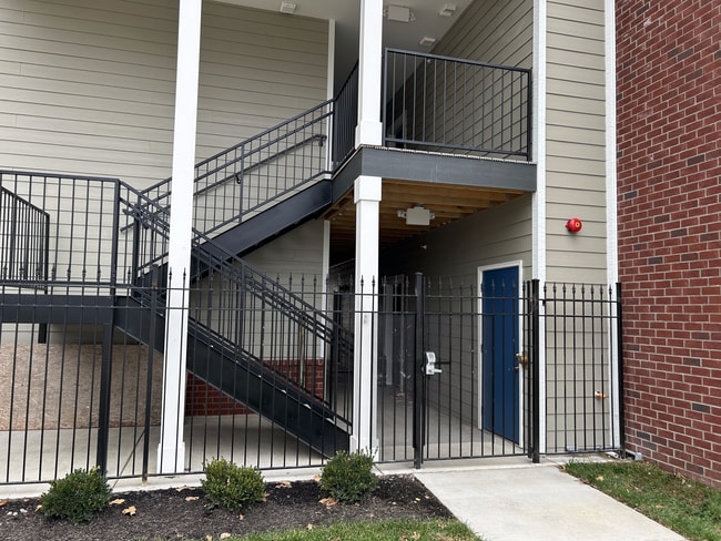 Building Photo - 2200 Bradley Ave