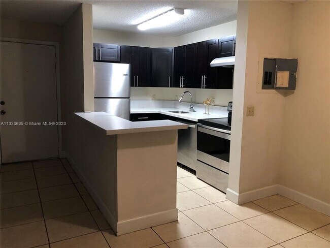 Foto del edificio - 10757 Cleary Blvd
