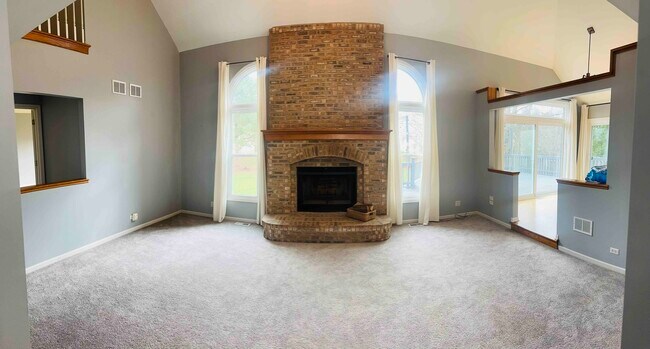 Building Photo - 1206 Shoreline Dr