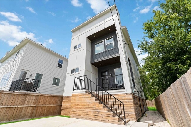 Building Photo - 3605 Noble St
