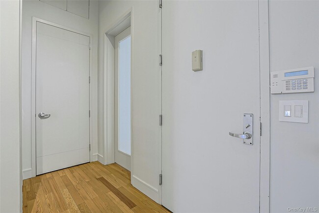 Building Photo - 25 Leroy Pl